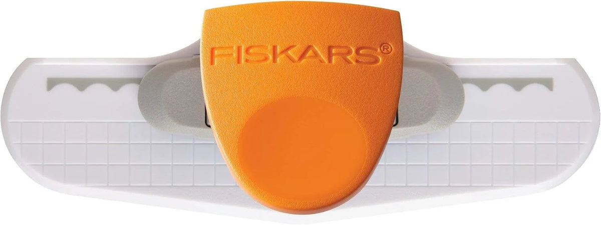 Fiskars Border Punch, Scallop Sentiment