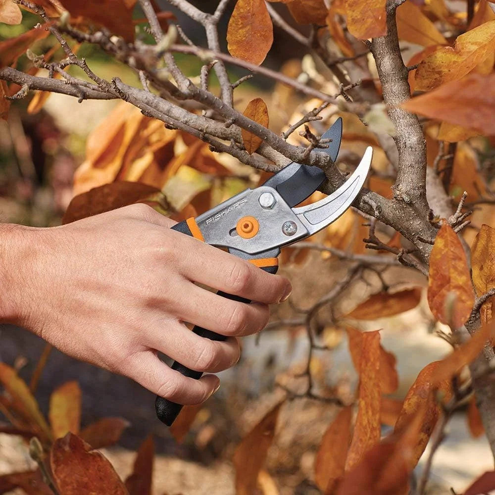 Fiskars Bypass Pruning Shears, 5/8-Inch Cut Capacity Garden Clippers, Gardening Scissors with Sharp, Rust Resistant Steel Blade (Pack of 2)